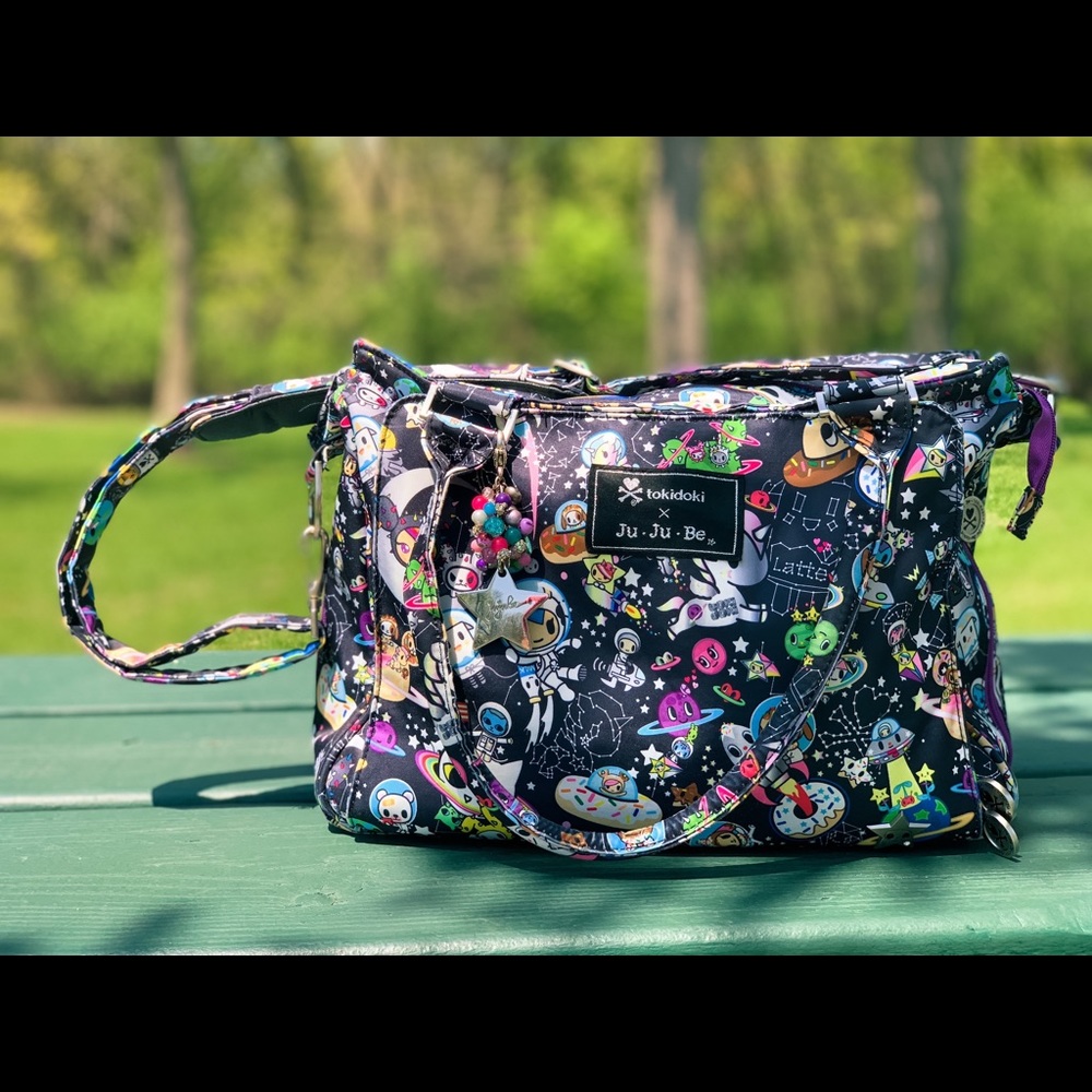 JuJuBe Classy Space Place